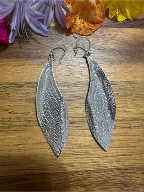Silpada sterling Silver  925 Leaf Filigree Drop Earrings